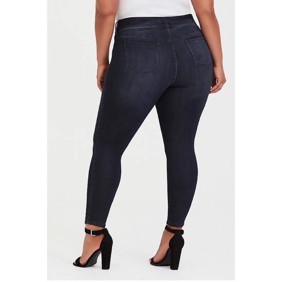 Torrid Denim Super Stretch Jegging. Dark Wash. 14 - Picture 2 of 7